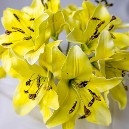 artificial Yellow Asiatic Lily Flowerhead closer look