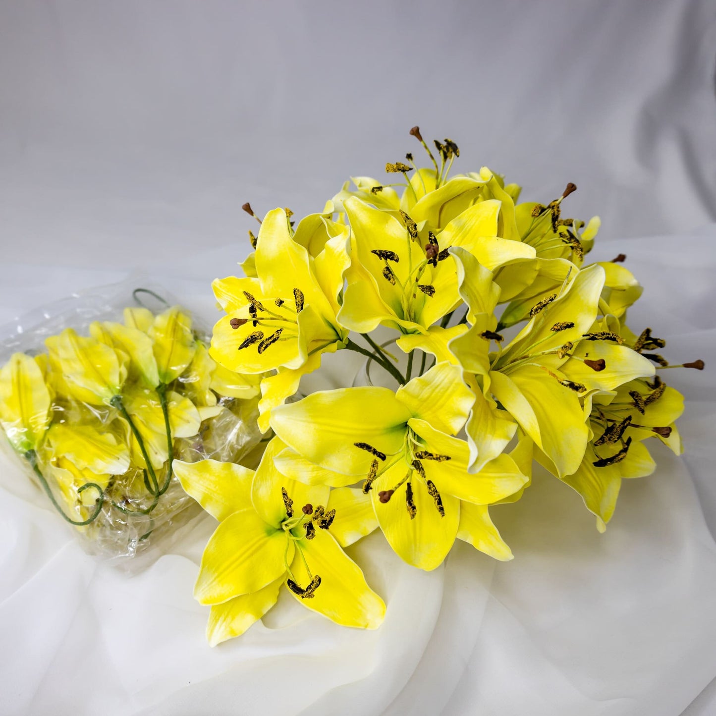 artificial Yellow Asiatic Lily Flowerhead in clear glass vase